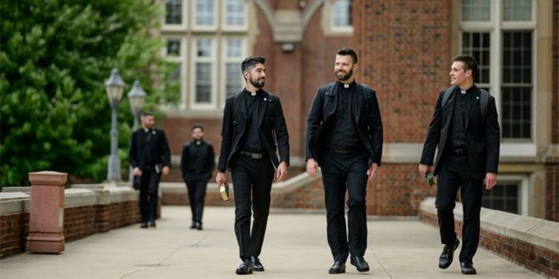 US seminarians eliminate technology to increase prayer time