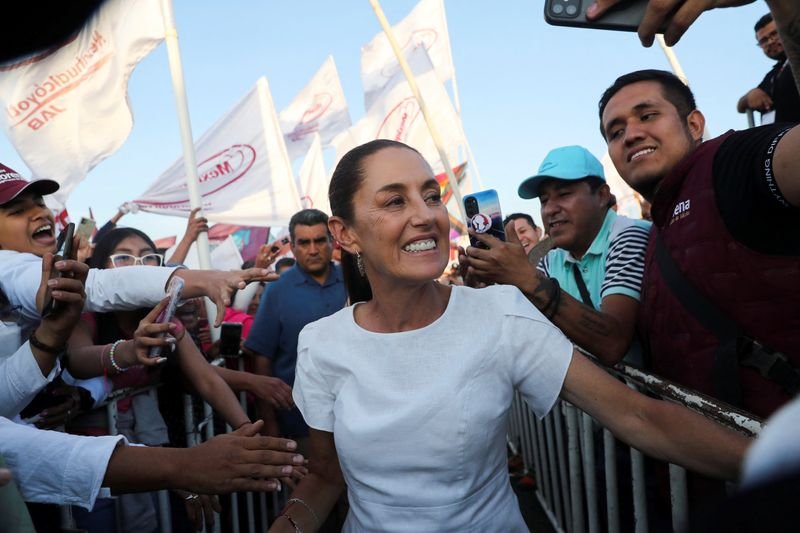 Mexican presidential front-runner pledges $13.6 billion in energy investment