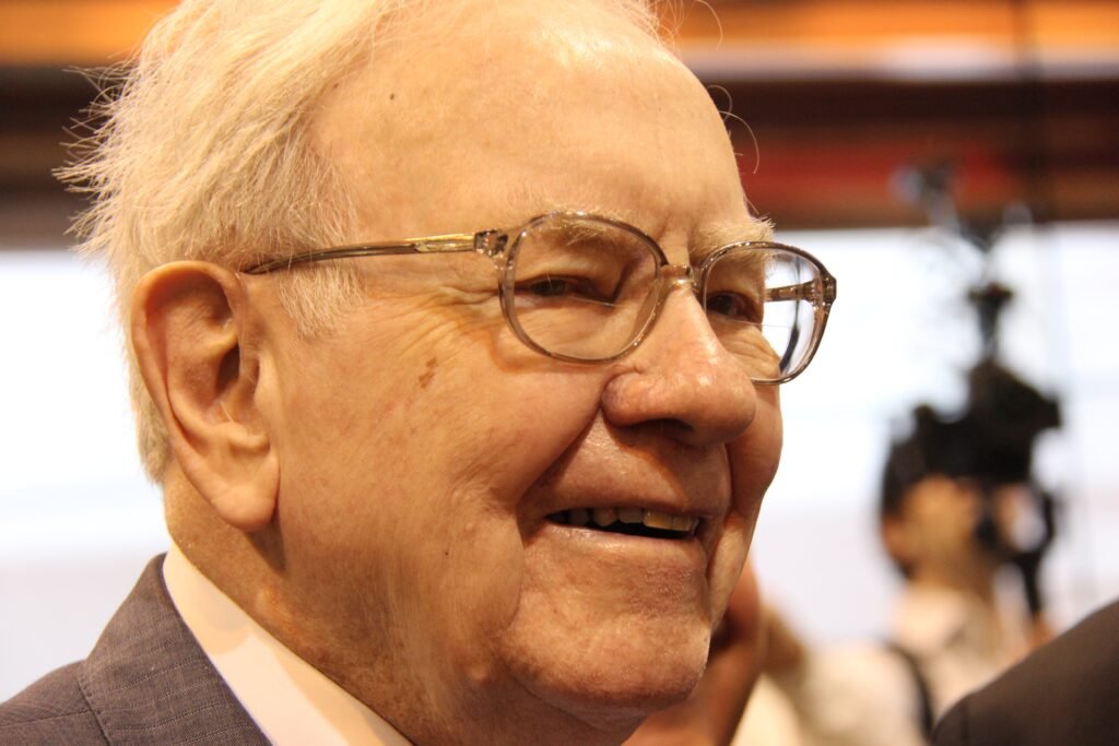 Warren Buffett has invested $34.8 billion in this dividend stock. Is it wise to buy now?