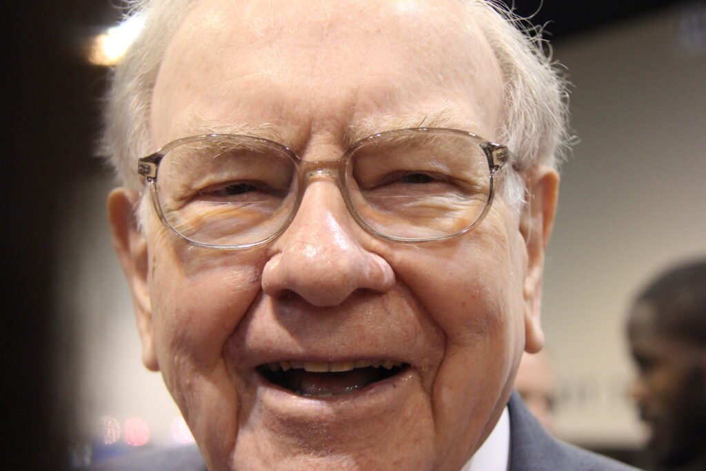52% of Warren Buffett’s $372 billion portfolio is invested in these two great stocks