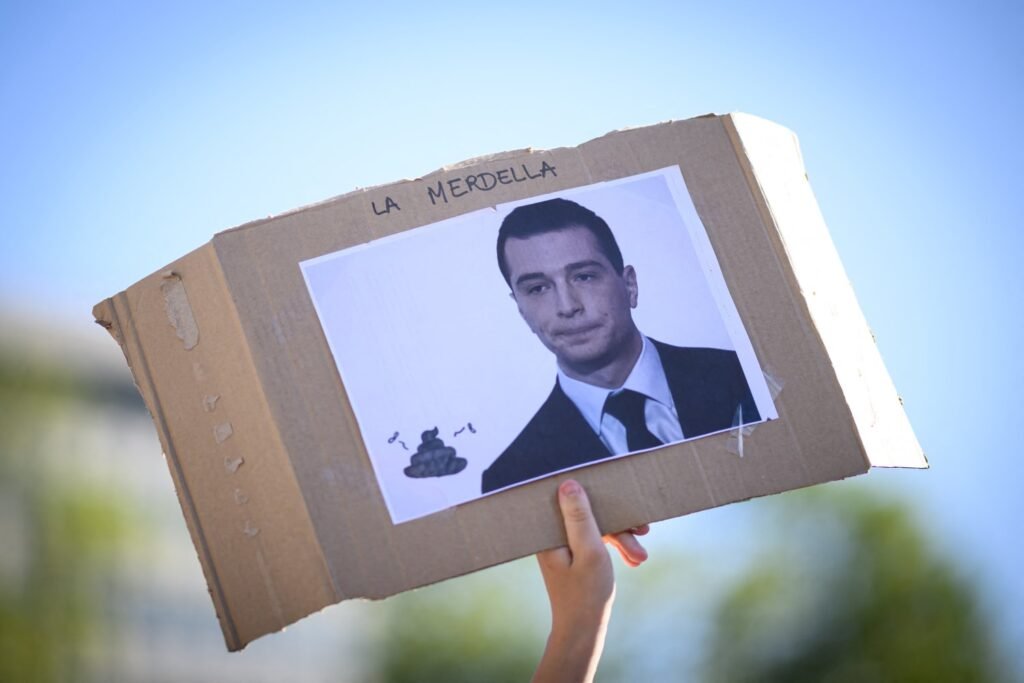 French protesters take on far-right ahead of general elections