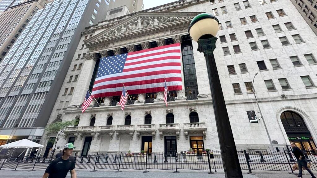 Wall Street stocks fall, ending a three-week streak of gains for the S&P 500 – WFTV