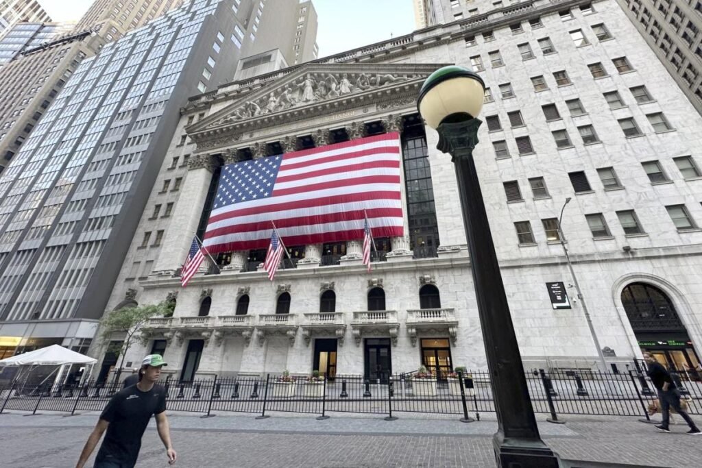 Wall Street stocks fall as inflation continues to ease