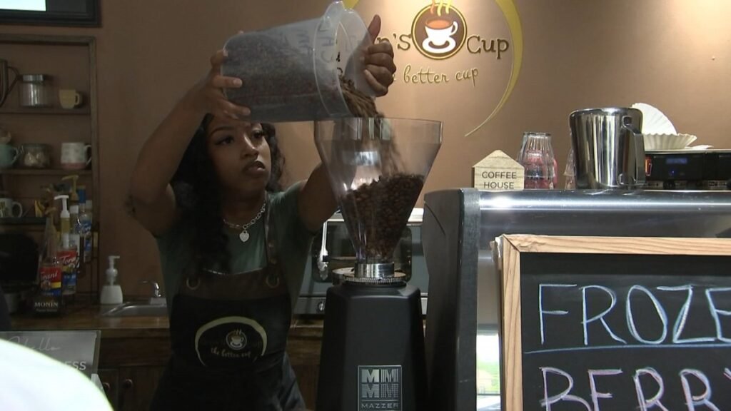 Teen Entrepreneur Runs Amazing Coffee Shop in Chicago – NBC Chicago