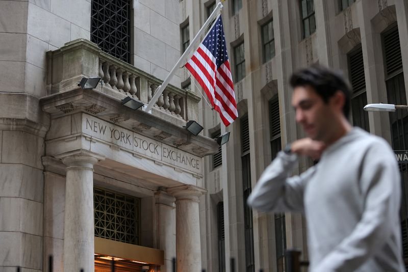 S&P 500 Index closes at record high as weak data spurs interest rate cut speculation. From Investing.com