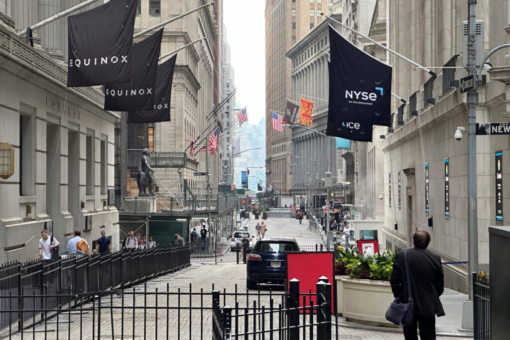 Wall Street rises after French market surge