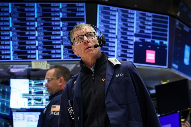 S&P 500 ends higher as technology stocks continue to dominate – Investing.com